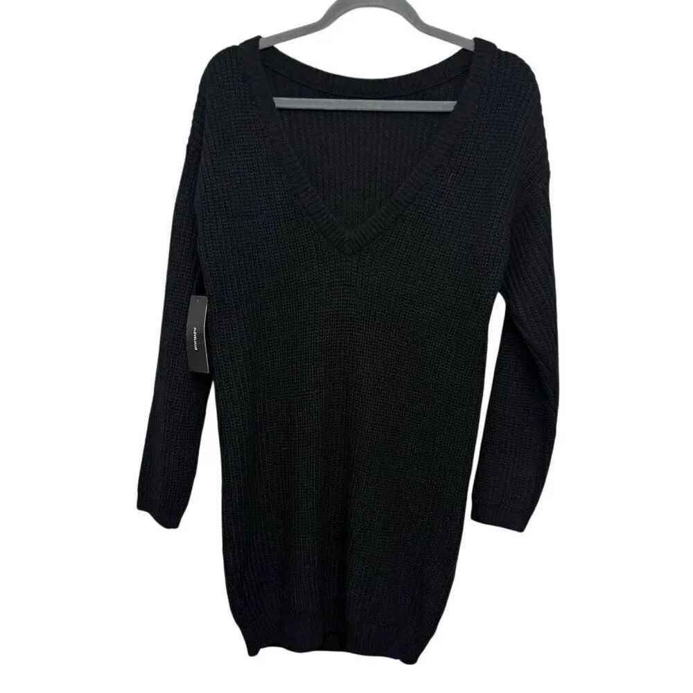 Lulus black long back vneck knitted sweater size medium